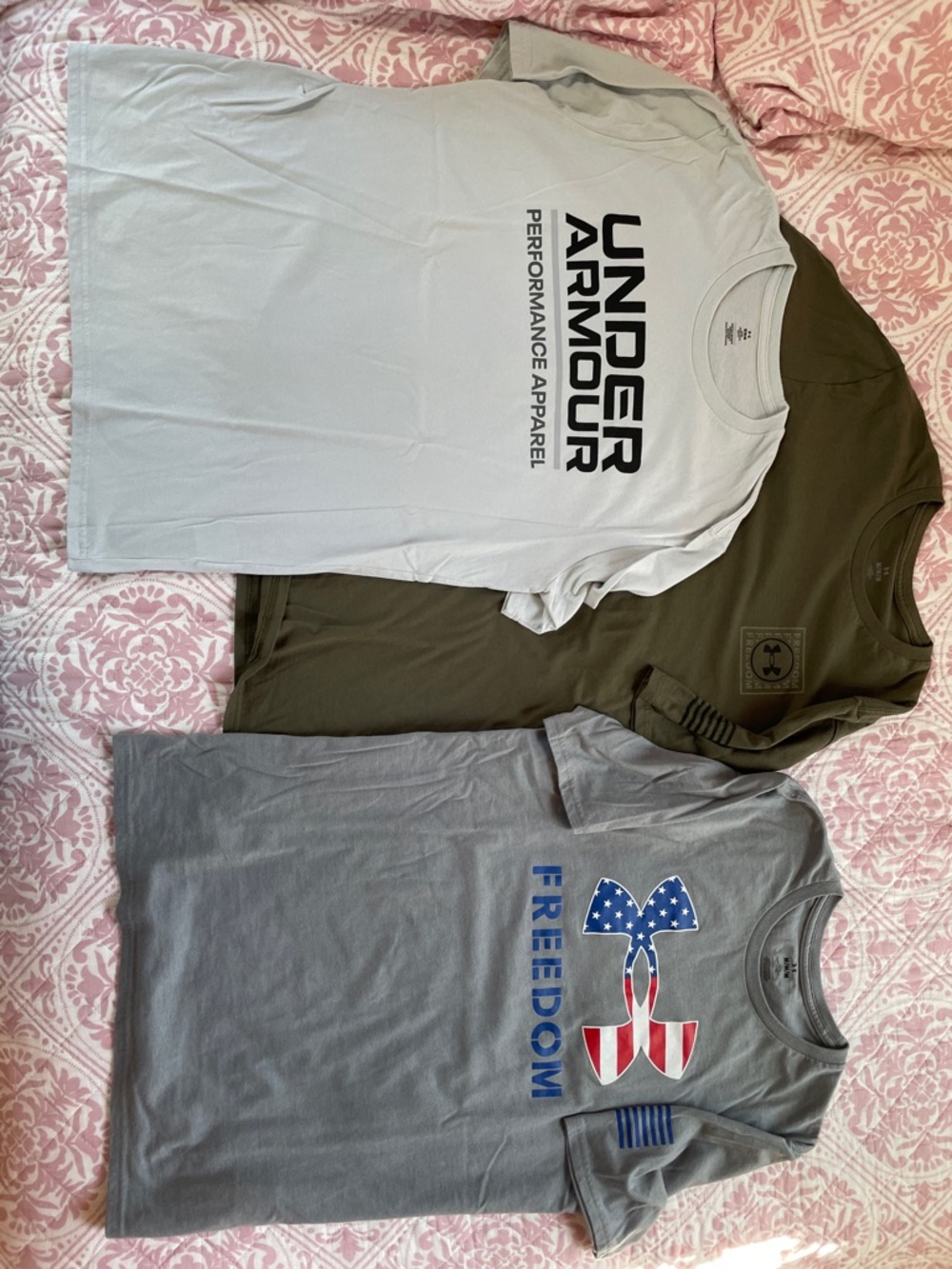 3 Lot Mens Medium M Under Armour Light Gray Green Tee Shirts USA New Freedom